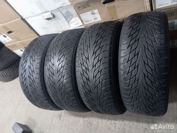 Nokian Tyres Hakkapeliitta R2 235/55 R17 103R