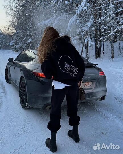 Спортивный костюм с вышивкой