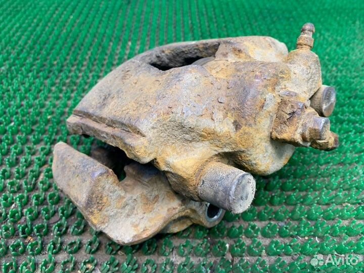 Суппорт передний правый Opel Vectra B X17DT 1996