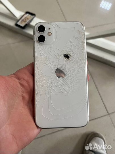 iPhone 11, 64 ГБ