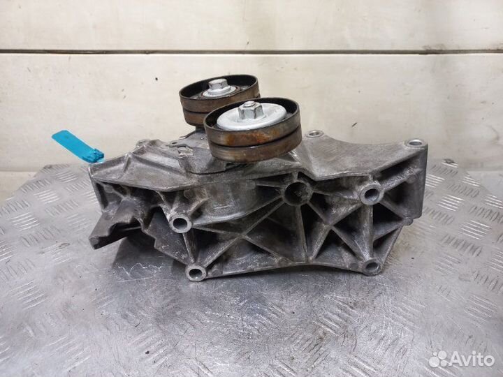 Кронштейн генератора Volkswagen Golf 4 1.4 75 Л.С