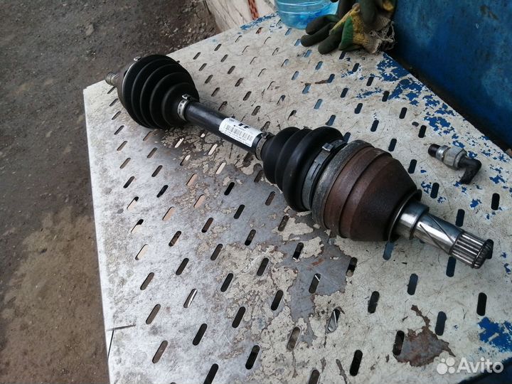 Привод передний левый МКПП Opel Astra H Zafira B