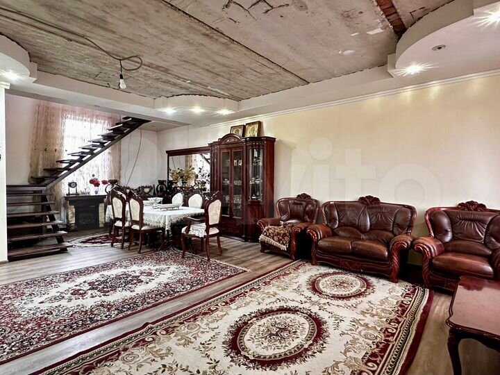 Дом 230 м² на участке 3,9 сот.