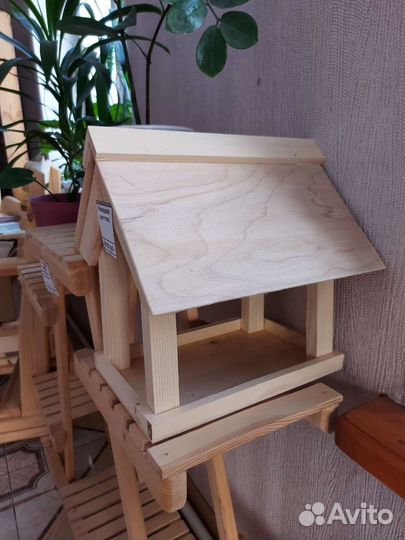 Кормушка, скворечник для птиц