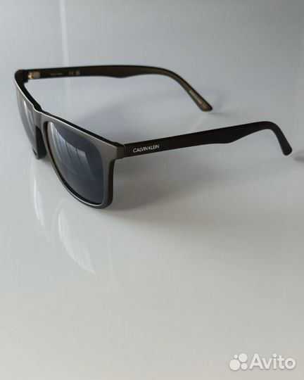 Солнезащитные очки Calvin Klein