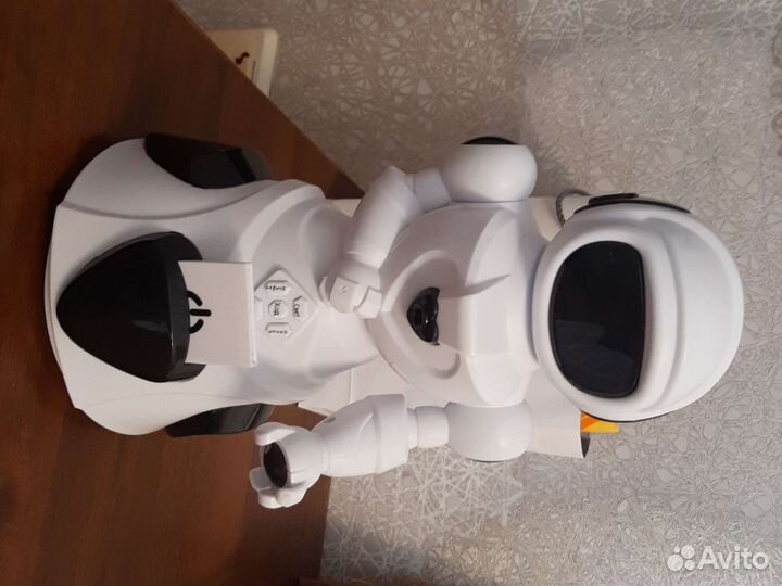 Игрушка робот