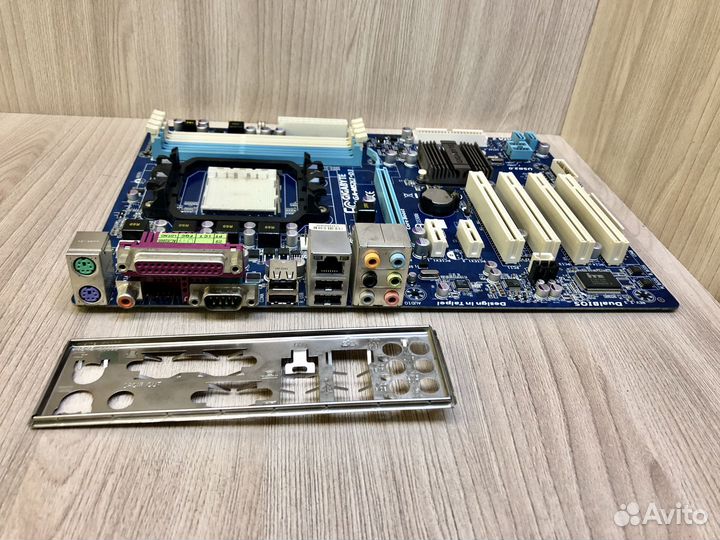 Материнская плата AM3 GigaByte GA-M52LT-D3