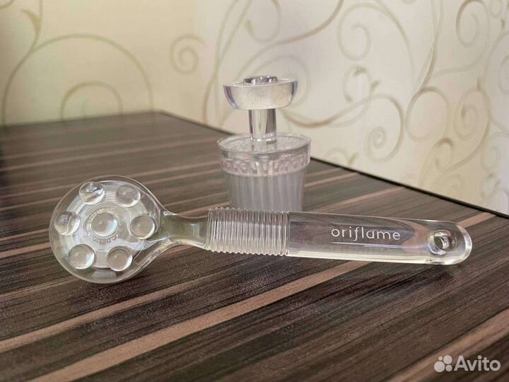 Массажер и щётка для лица Oriflame