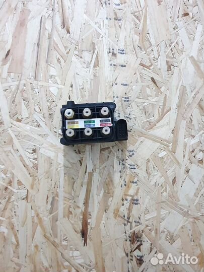 Блок клапанов пневмоподвески Mercedes GL/ML 164