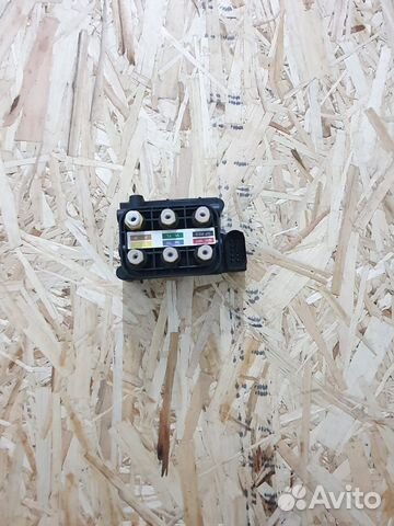 Блок клапанов пневмоподвески Mercedes GL/ML 164