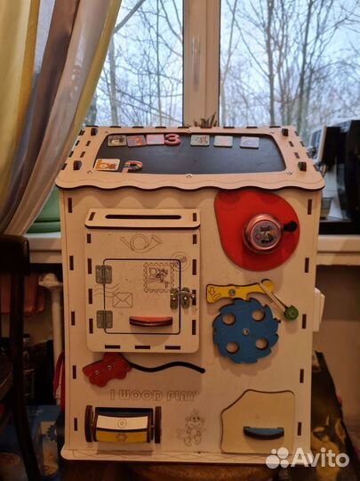 Бизиборд домик