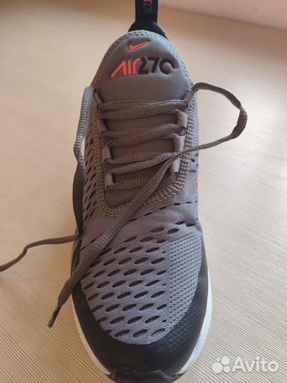 Кроссовки женские