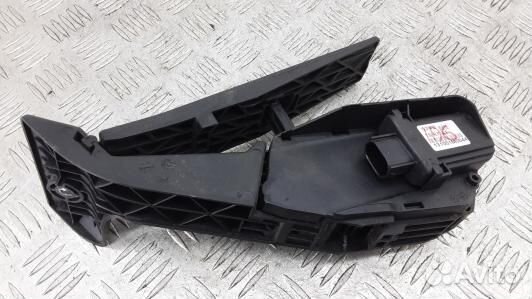 Педаль газа hyundai genesis (85F02NW01)