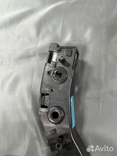 Кронштейн бампера передний левый Omoda C5