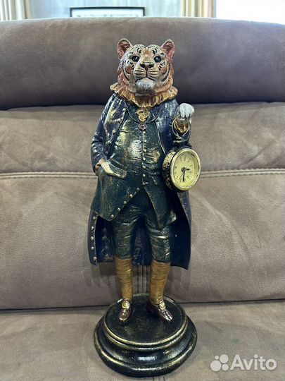 Часы статуэтка