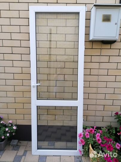 Дверь пластиковая