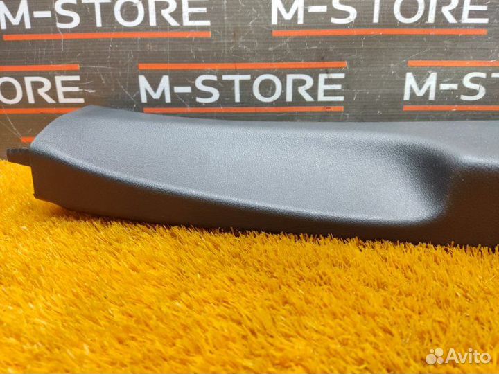 Обшивка стойки правая Volkswagen Passat B6 BVY