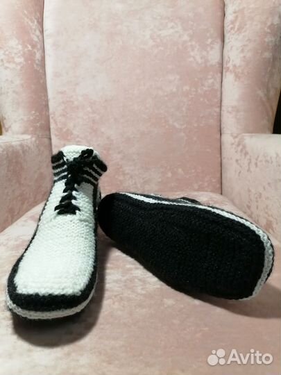 Носки, тапки вязаные ручной работы