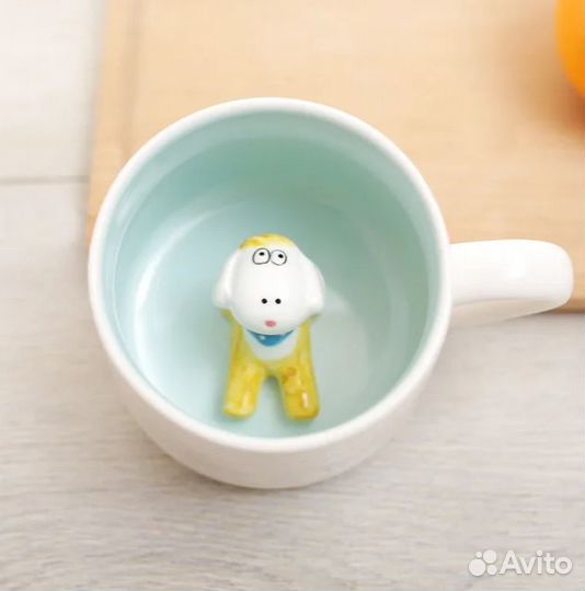 Керамическая кружка с игрушкой внутри