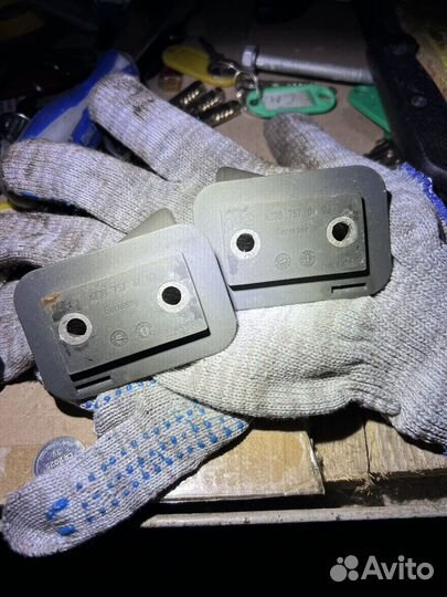 Ограничители на крышке багажника Mercedes R230