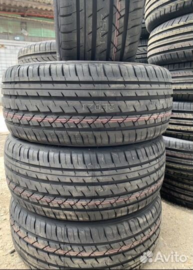 Roadmarch Prime UHP 08 245/40 R17 95W