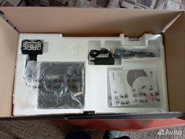 Монитор LG 22