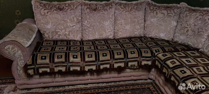 Угловой диван и кресло