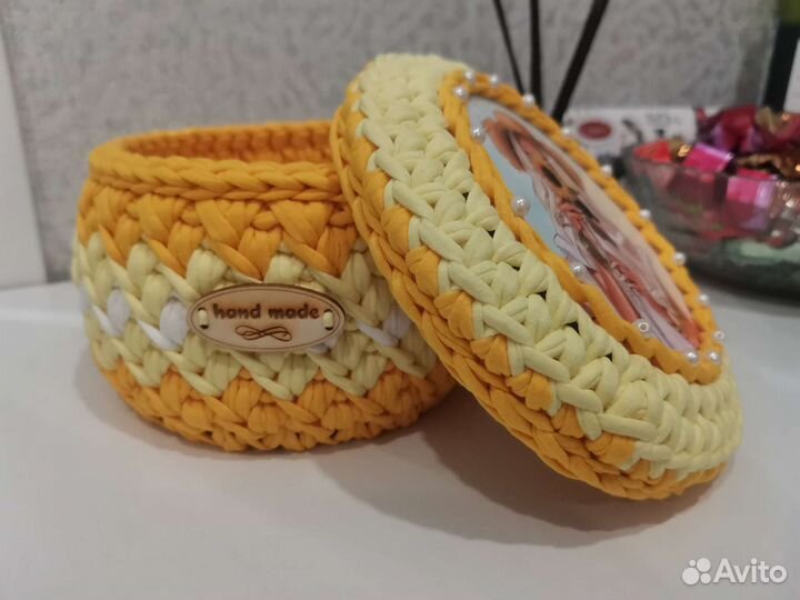 Вязаная корзина с крышкой ручная работа