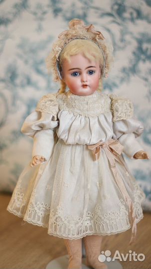 Шелковое платье и шляпка для антикварной куклы