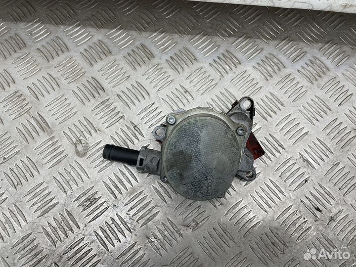 Вакуумный насос 2.3DCI renault master 3 10+