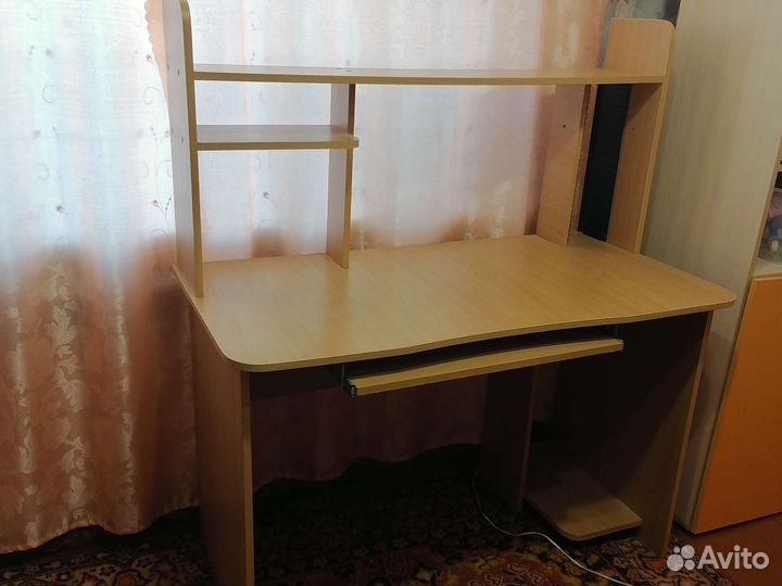 Компьютерный стол
