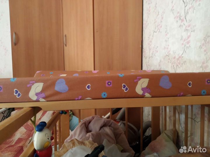 Пеленальная доска на кроватку