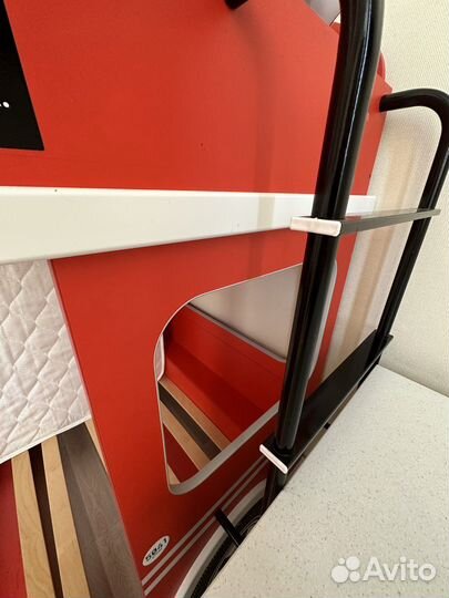 Двухъярусная кровать машина
