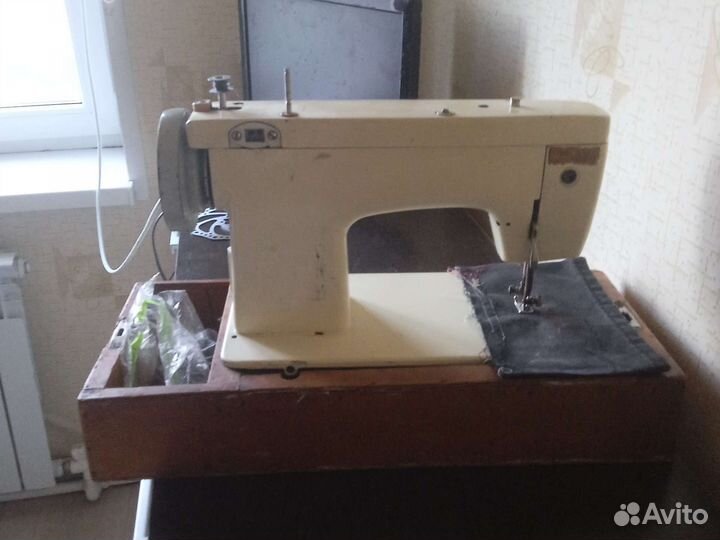 Швейная машина Чайка 132м