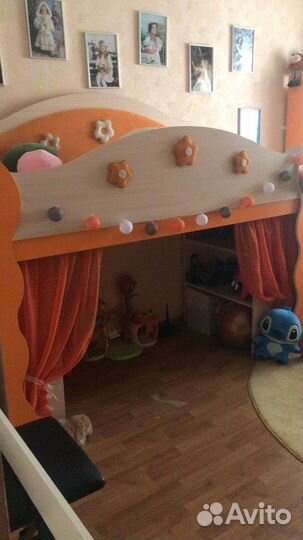 Кровать-чердак цветочная фея и стол маугли