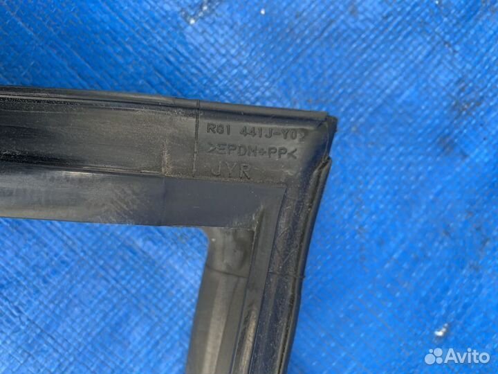 Уплотнитель стекла бархотка Renault Koleos