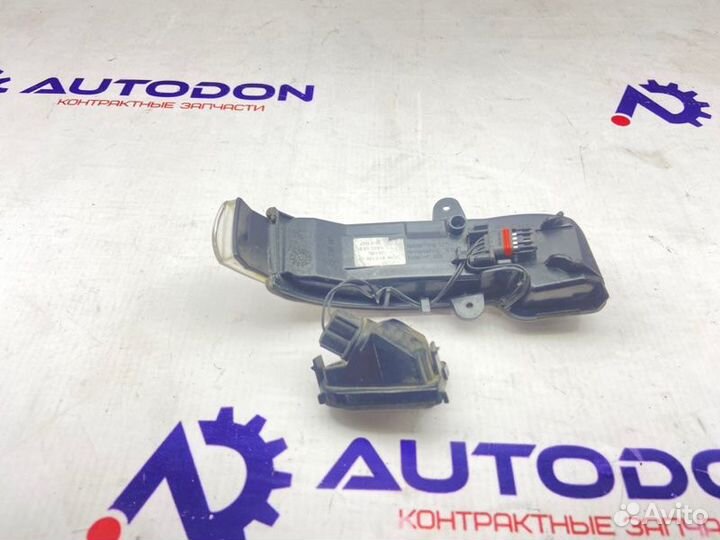 Повторитель поворота левый Mercedes E W211