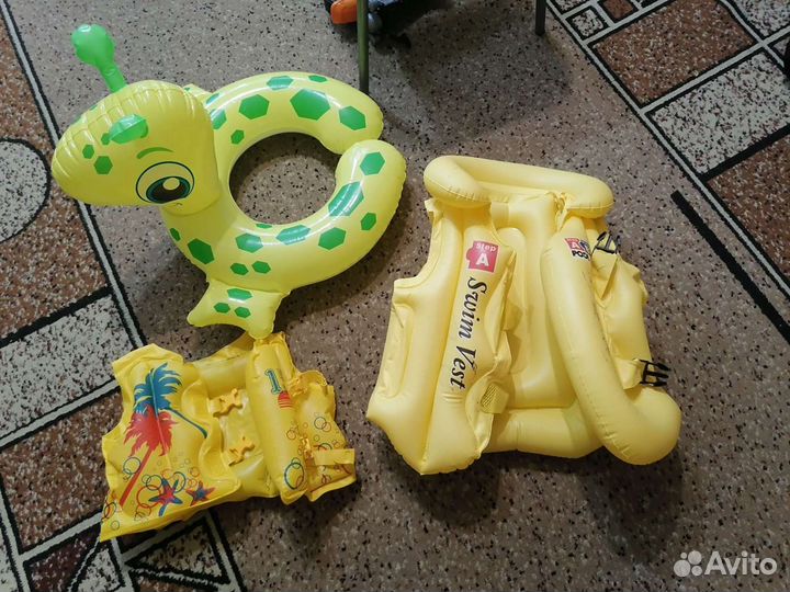 Жилет и круг для купания