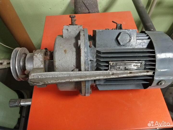 Двигатель трехфазный асинхронный (аир71С2шухл4)