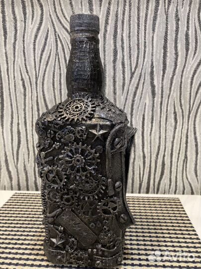 Бутылка декорированная в стиле стмпанк