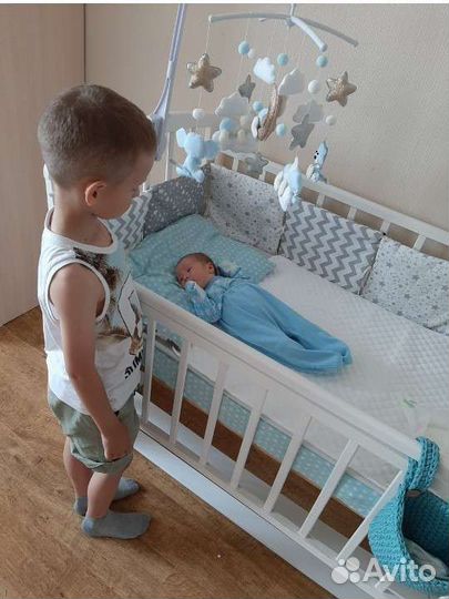 Кроватка детская белая
