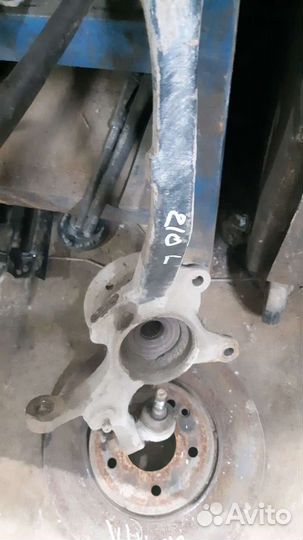 Кулак поворотный левый Mercedes w210