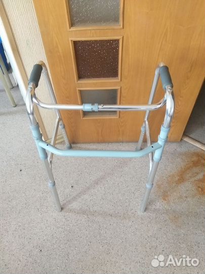 Ходунки для взрослых шагающие