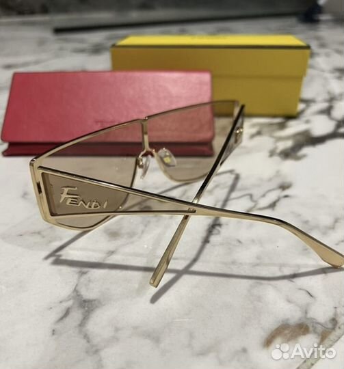 Солнцезащитные очки женские fendi
