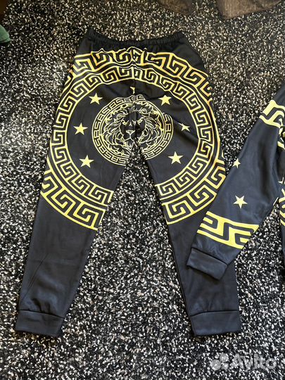 Спортивный костюм