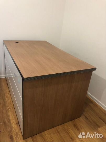 Письменный стол