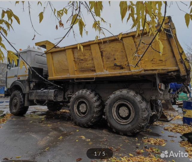 Водитель самосвала