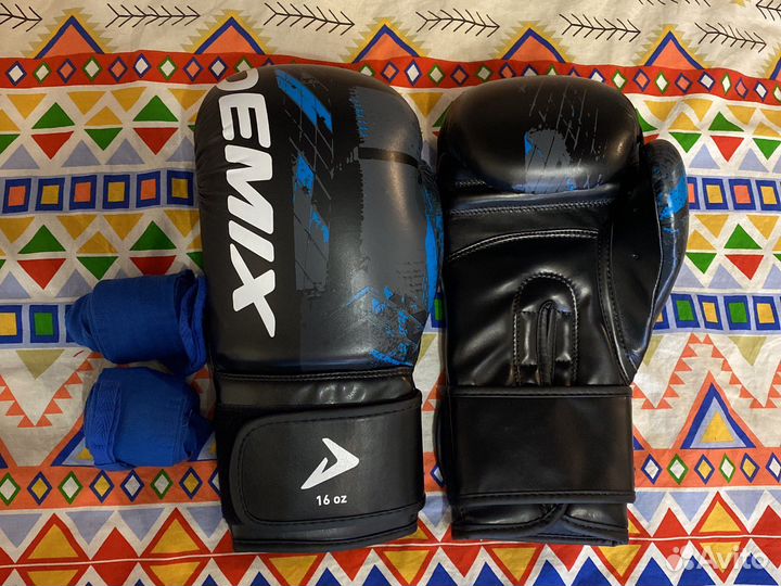 Боксерские перчатки 16 oz