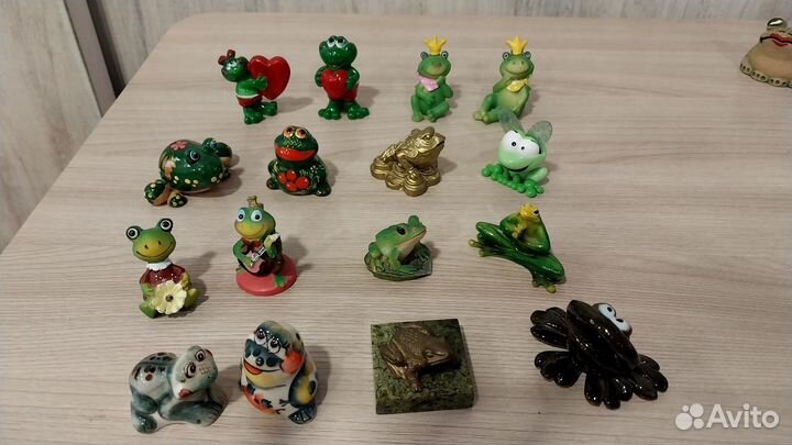 Фигурки коллекционные лягушек