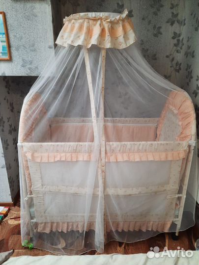 Детская кроватка с балдахином